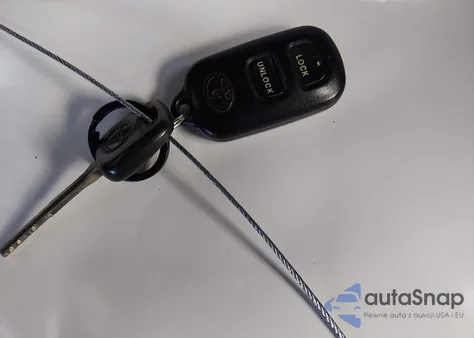 2004 Toyota Corolla Le z USA, uszkodzony, nr VIN 2T1BR32E04C192234